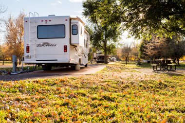 Sonbahar Colorado'da kamp.