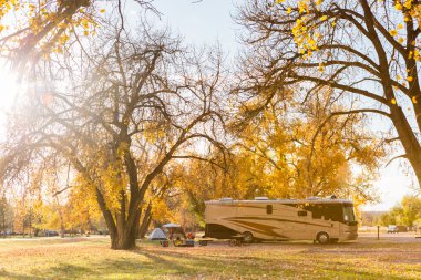 Sonbahar Colorado'da kamp.