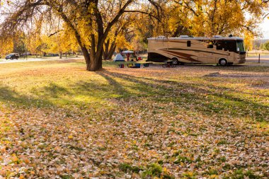 Sonbahar Colorado'da kamp.
