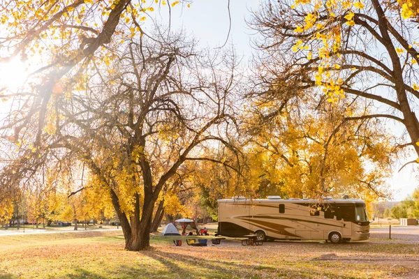 Sonbahar Colorado'da kamp.