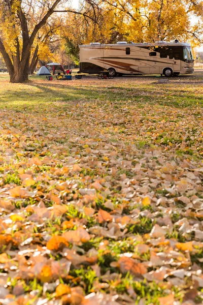 Camping in het najaar van colorado. — Stockfoto