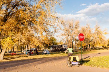 Sonbahar Colorado'da kamp.