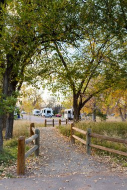 Sonbahar Colorado'da kamp.