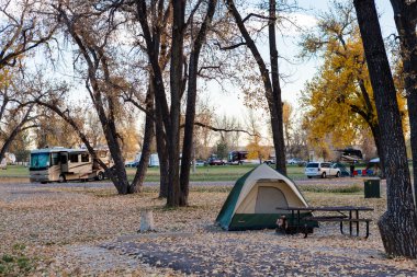 Sonbahar Colorado'da kamp.