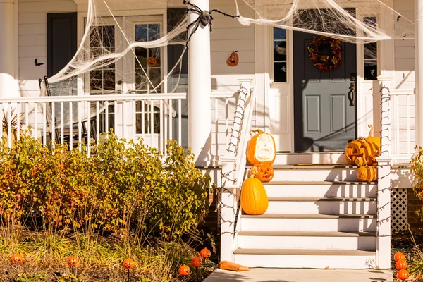 Porche de la maison décorée pour Halloween — Photo
