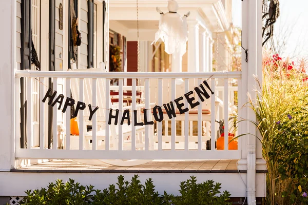 House veranda inredda för Halloween — Stockfoto