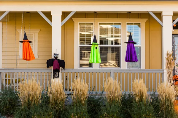 Portico della casa decorato per Halloween — Foto Stock