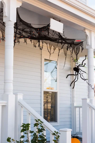 House veranda inredda för Halloween — Stockfoto