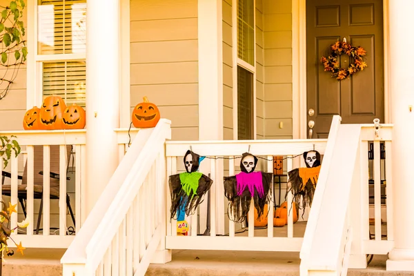 House veranda inredda för Halloween — Stockfoto