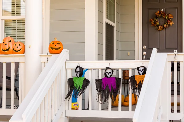 Halloween díszített ház tornác — Stock Fotó