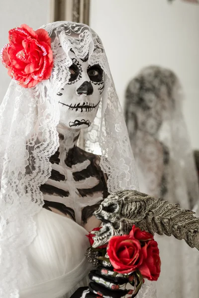 Donna con sposa morta make up ad Halloween — Foto Stock