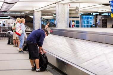 İnsanlara Bagaj Konveyör bant