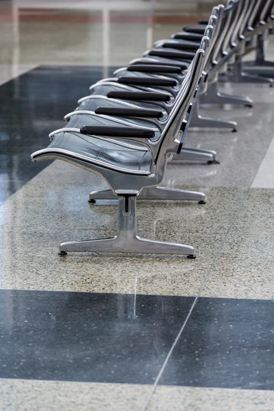 Chaises vides à l'aéroport — Photo