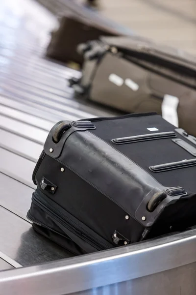 Recoger el equipaje después del vuelo —  Fotos de Stock