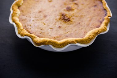 Ev yapımı balkabağı turtası.