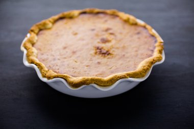 Ev yapımı balkabağı turtası.