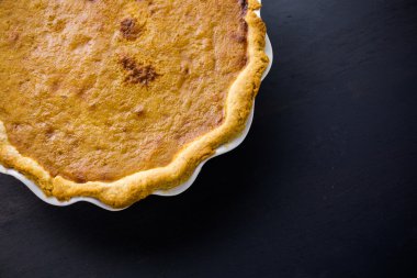 Ev yapımı balkabağı turtası.