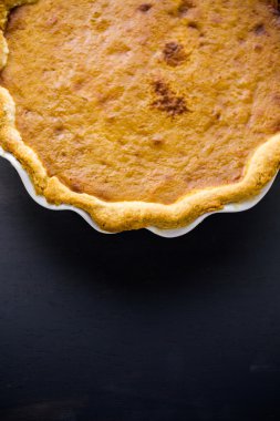 Ev yapımı balkabağı turtası.