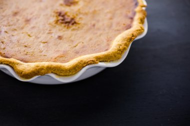 Ev yapımı balkabağı turtası.