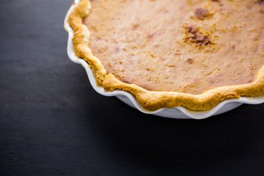 Ev yapımı balkabağı turtası.