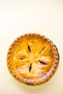 Ev yapımı pasta plaka üzerinde