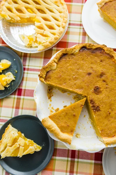 Házi pite lemezeket szeletelt — Stock Fotó