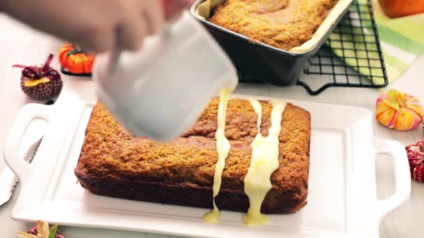 Tasty Pumpkin bread — Stock Video