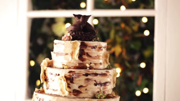Изысканный многоуровневый свадебный торт — стоковое видео