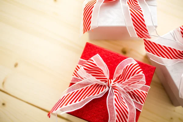 Rode en witte Chtistmas geschenken — Stockfoto