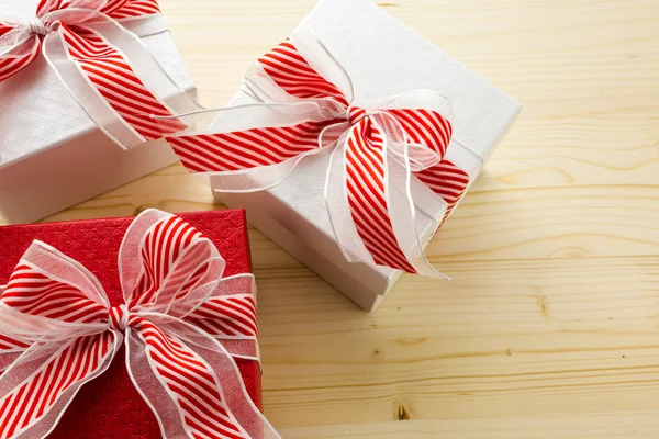 Regalos de Navidad rojos y blancos — Foto de Stock