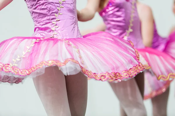 Kids dancing at stage, performance — Stock Photo, Image