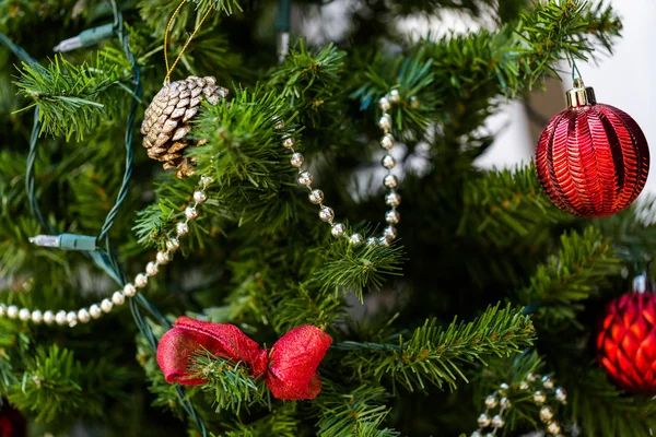 Gedecoreerde kerstboom — Stockfoto