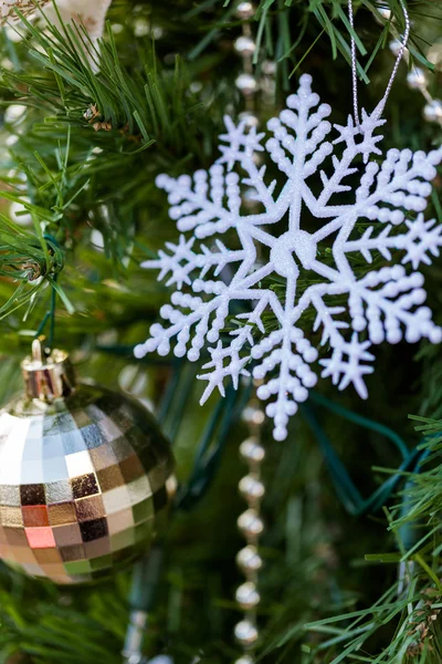 Decorated Christmas tree — Stock Photo, Image