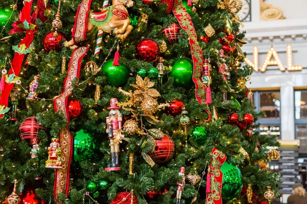 Árbol de Navidad decorado —  Fotos de Stock