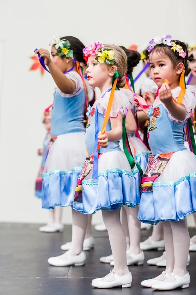 Kids performance in traditional Russian costumes — Stock Photo, Image