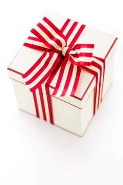 Kırmızı ve Beyaz kurdele ile kutu