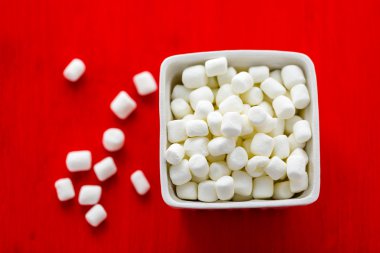 Küçük yuvarlak beyaz krema