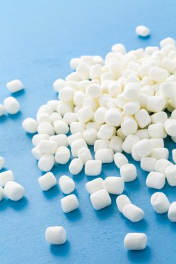 Küçük yuvarlak beyaz krema