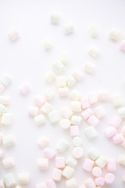 Küçük yuvarlak renkli şekerlemeleri