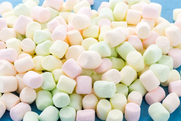 Kleine ronde veelkleurige marshmallows — Stockfoto