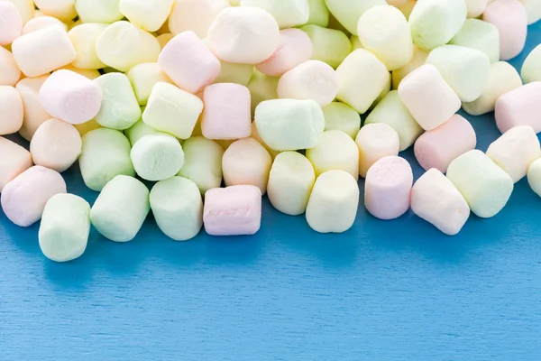 Kleine ronde veelkleurige marshmallows — Stockfoto