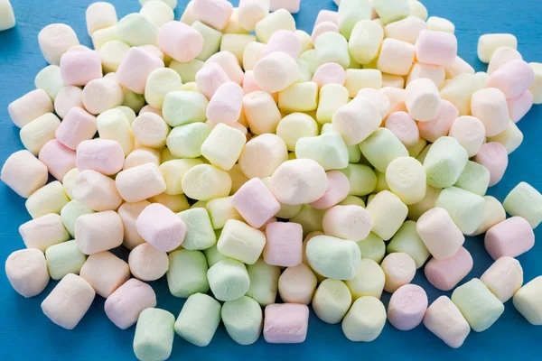 Kleine ronde veelkleurige marshmallows — Stockfoto