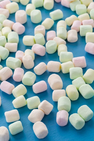 Kleine ronde veelkleurige marshmallows — Stockfoto