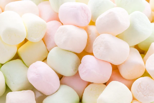 Pequenos marshmallows redondos multicoloridos — Fotografia de Stock