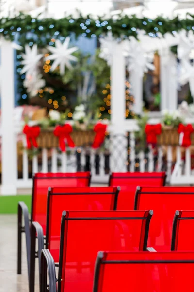 Рождественский театр с красными стульями — стоковое фото
