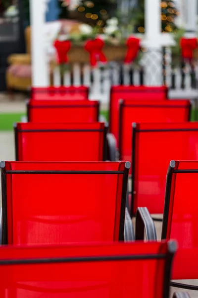 Teatro natalizio con sedie rosse — Foto Stock