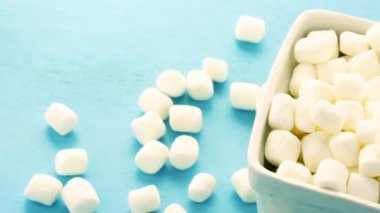 Küçük yuvarlak beyaz krema