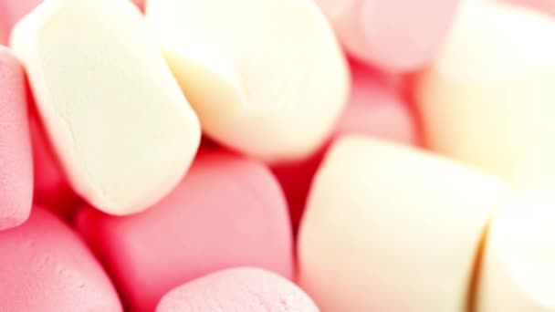 White and pink marshmallows — Stock Video