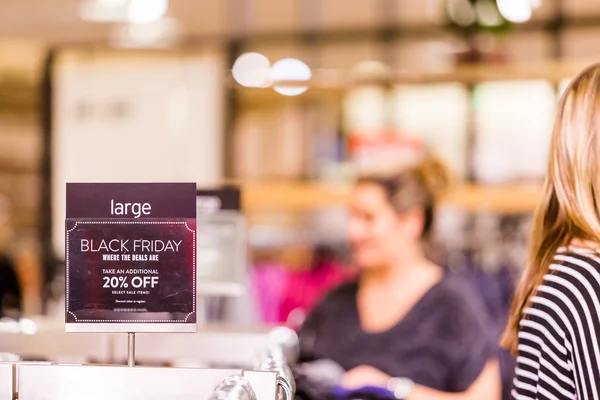 Cartel de compras en el centro comercial — Foto de Stock