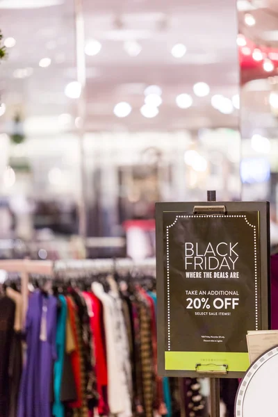 Shopping sign at American mall — Stock Photo, Image